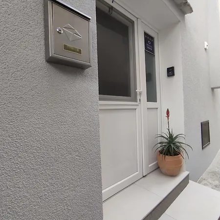 Kuca Za Odmor Eni **** Holiday home Sibenik