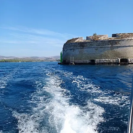 Kuca Za Odmor Eni **** * Шибеник