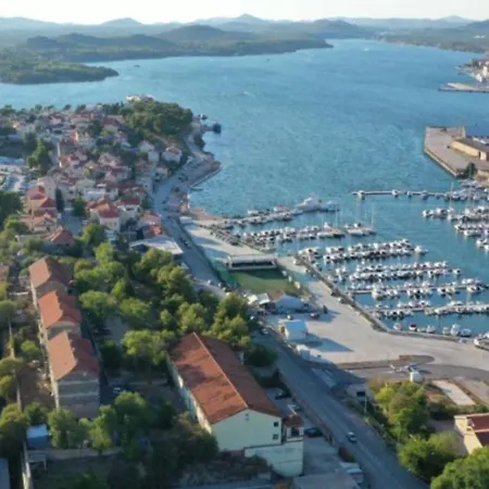 Kuca Za Odmor Eni **** Semesterbostad